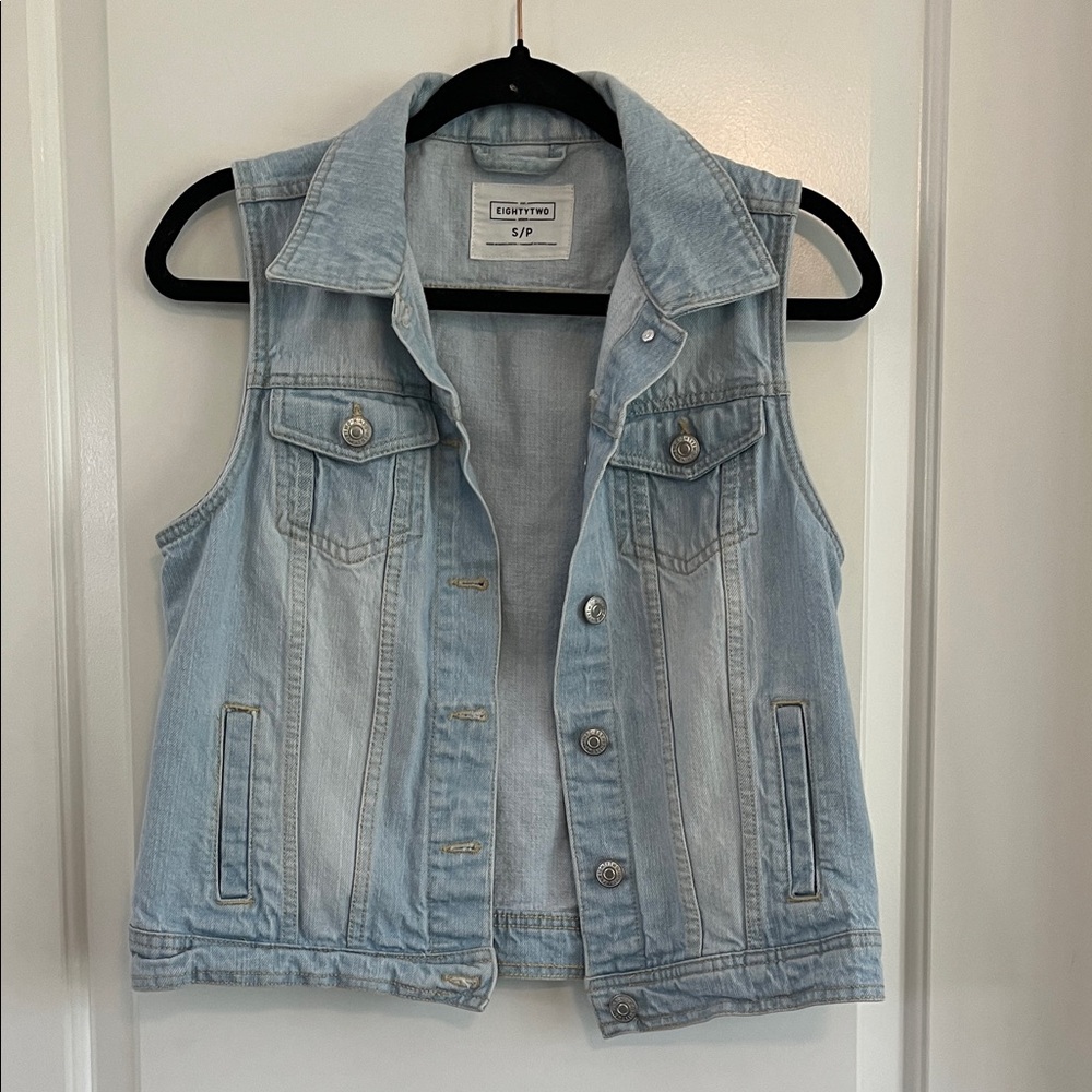 Eight-two denim vest size small